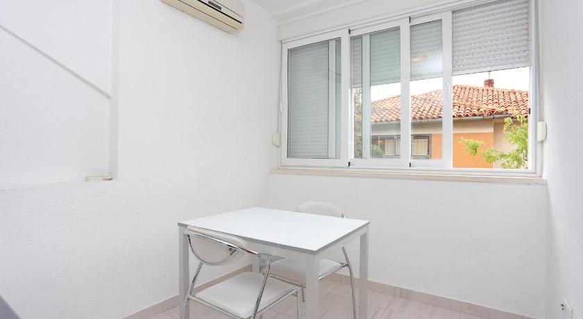 Apartments with a parking space Makarska - 16430 photo