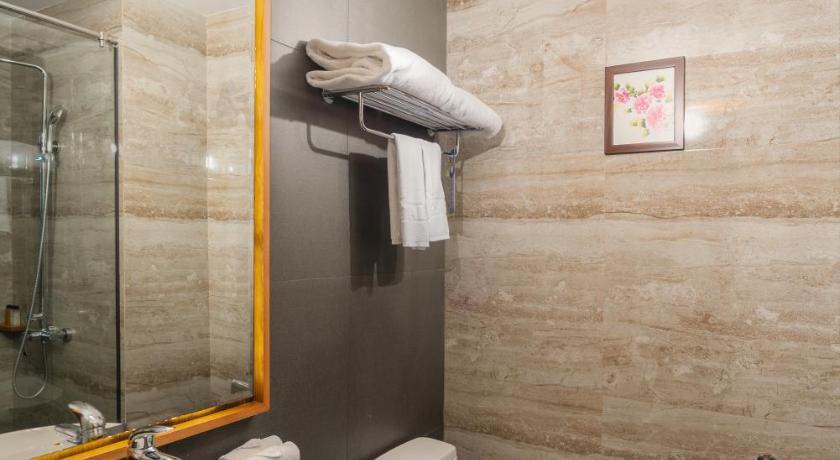 Image of 1 King 2 Twin Family Suite 13