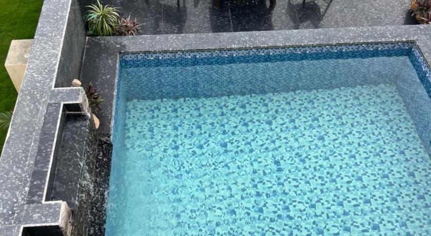 Param Country Home With Pool photo