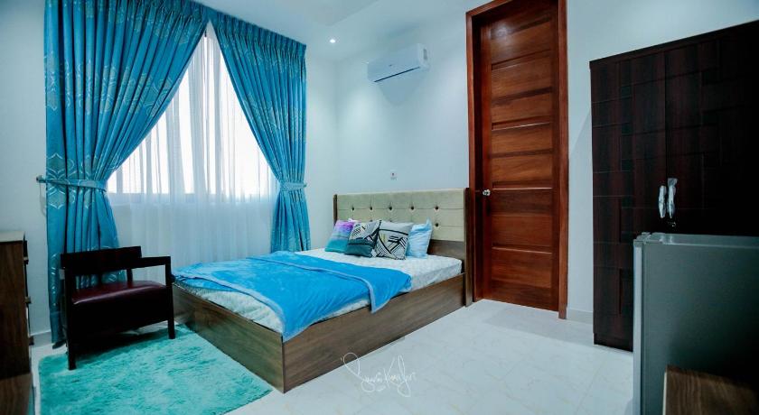 Room 101 - Uphills Court — Hotel in Accra