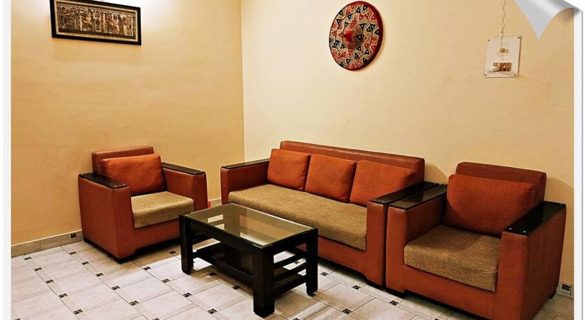 Non-AC Single Room on rent at KL Villa photo