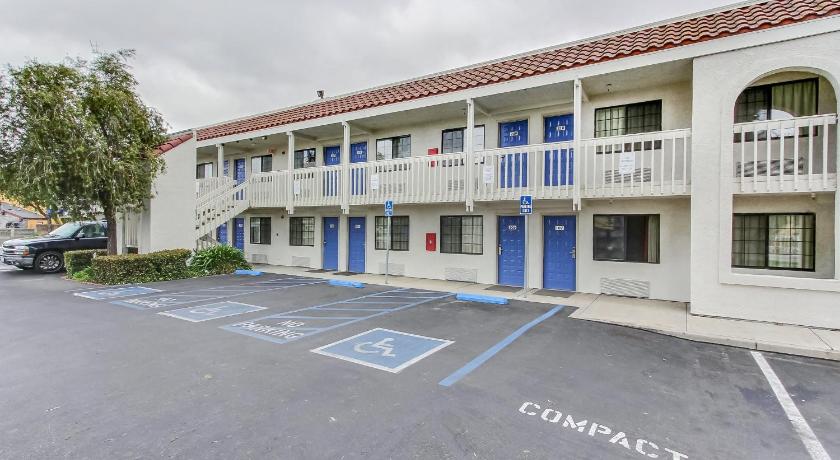 Motel 6-Salinas, CA - North Monterey Area