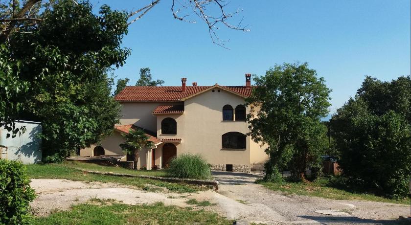 Apartments with a parking space Kastav, Opatija - 16995 — Hotel in Opatija