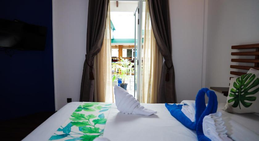 รูปของห้องพักเตียงควีนไซส์ มีระเบียง (Queen Room With Balcony) 6