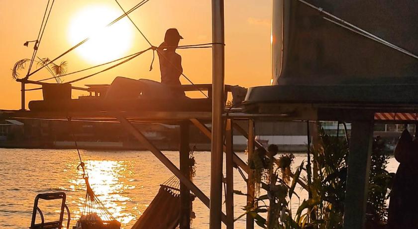 Sabai Sabai Liveaboard Bangkok photo
