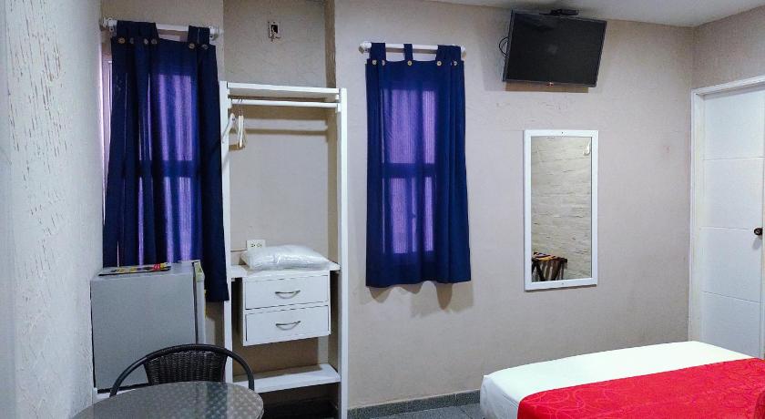 a room with a bed and a window, Hotel Casa Boston in Barranquilla
