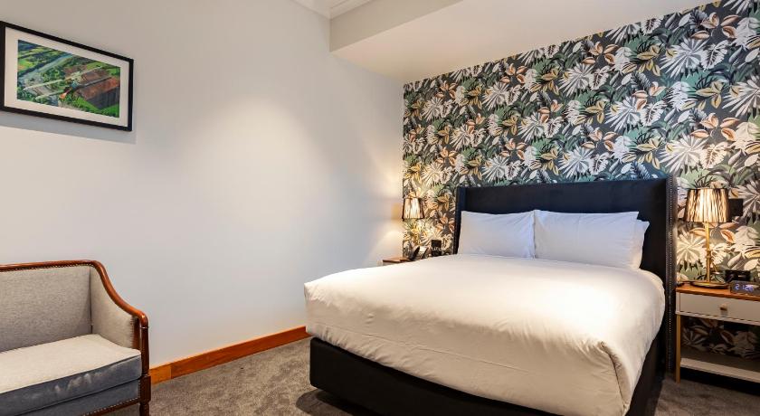 Image of Deluxe Queen Room 3