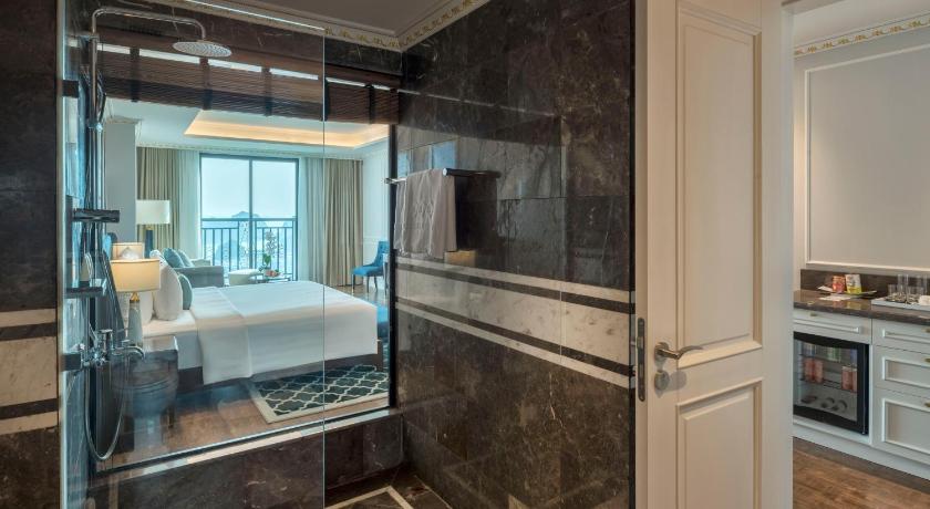 Ảnh của Phòng Deluxe hướng vịnh có giường King (Deluxe Bay View King) 1