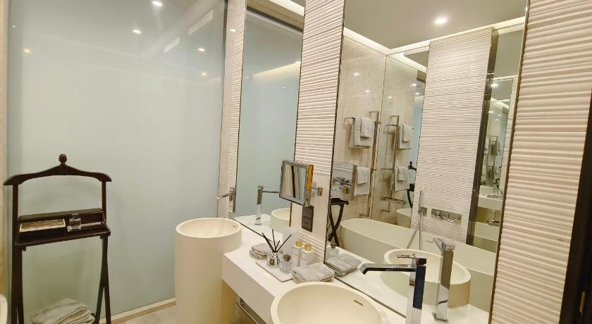 Excellent Home 1min Pavilion KL Bath Tub T2361 WDH photo
