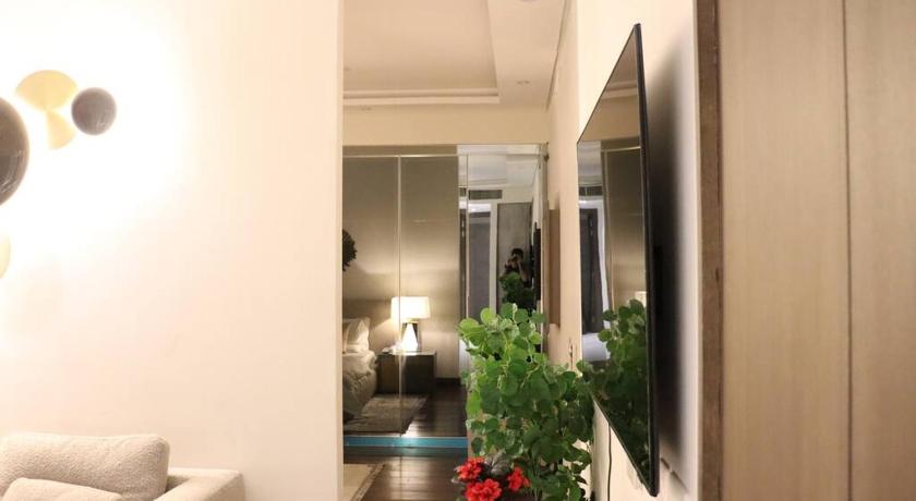 Living Sensory 1-bed rental apartment unit with Pool photo