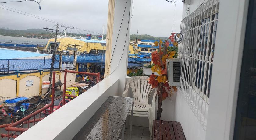 Pier La Casa Homestay Building photo