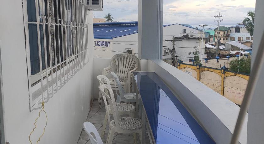 Pier La Casa Homestay Building photo