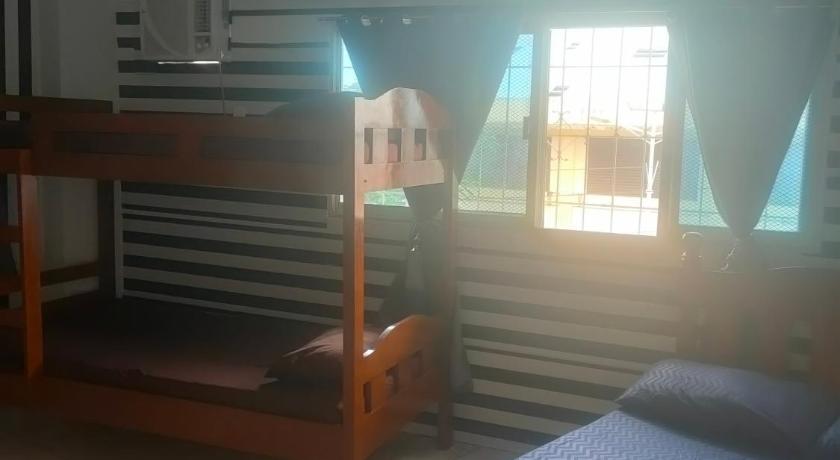 Pier La Casa Homestay Building photo