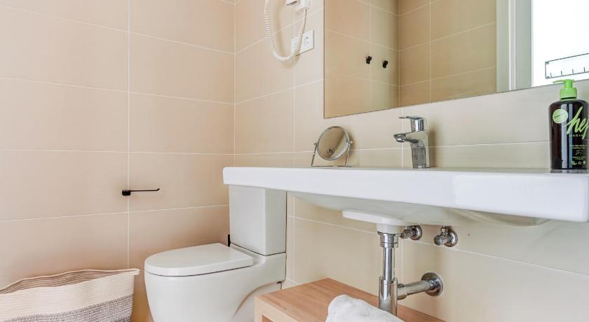 limehome Barcelona Carrer de Besalu 82 photo