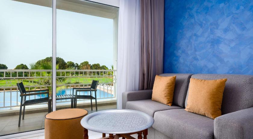 Premium Room - Golf View & Balcony 이미지 8
