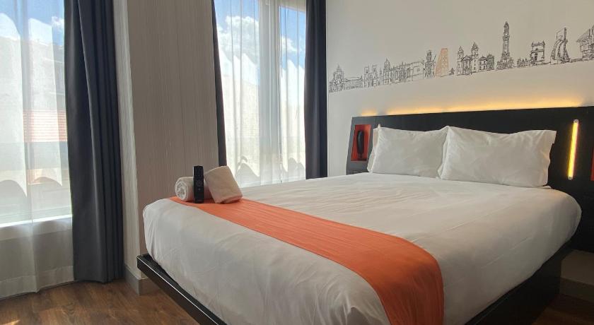 easyHotel Lisbon - 35