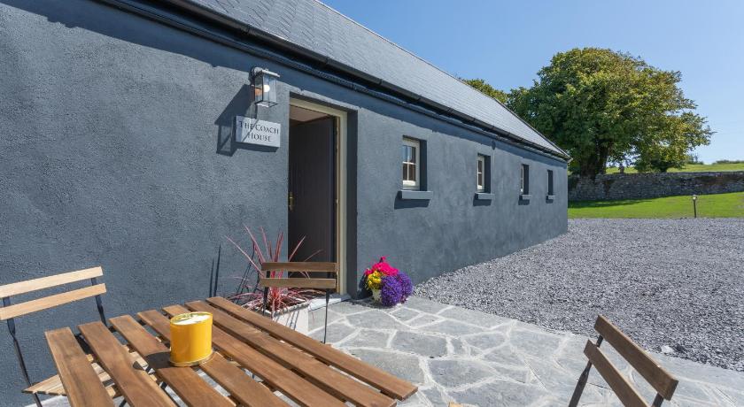 Coach House Cottage on the shores of Lough Corrib — Hotel in Galway