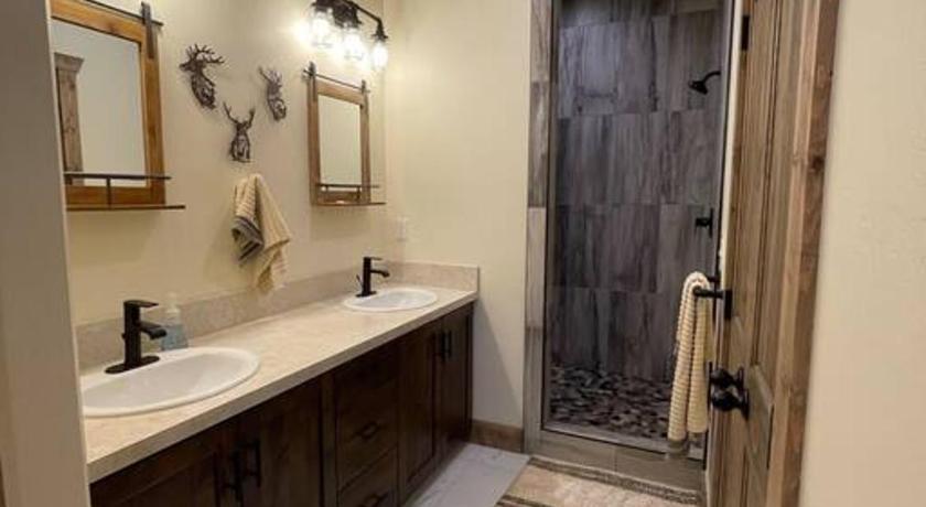 利亚 (ID) 3505 Joseph Dr Cabin with breathtaking views, 30 miles to Yellowstone 5星级 住宿 套房