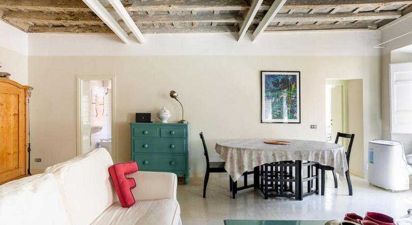 ローマ Best Authentic Apartment Monti 5 mins from Colosseum 3つ星 シングルルーム 眺望