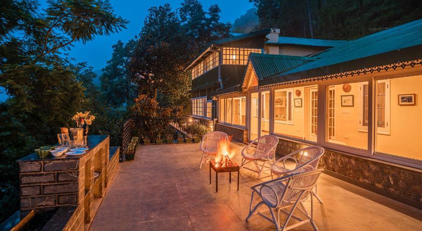 StayVista at Springfield with Scenic Lawn — Hotel in Kasauli