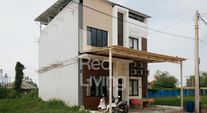 Columbus Residence J10 near RSUD Karawang RedPartner photo