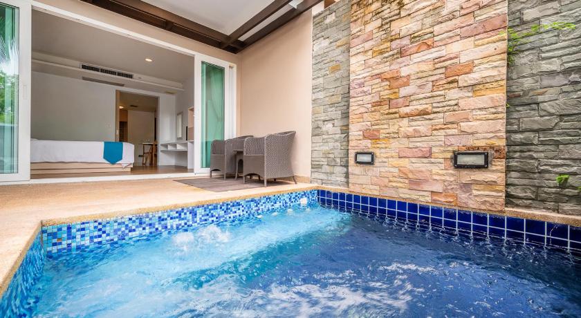 Image of Pool Suite Garden View 8