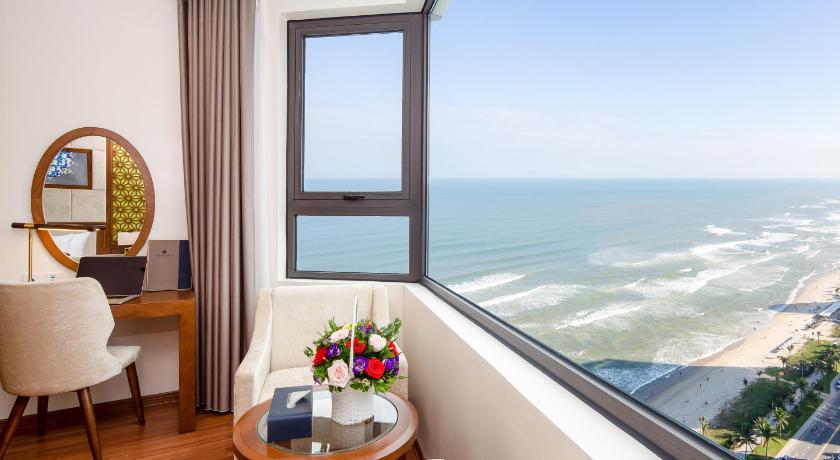 Da Nang Rosamia Da Nang Hotel 5-Star Hotel pool