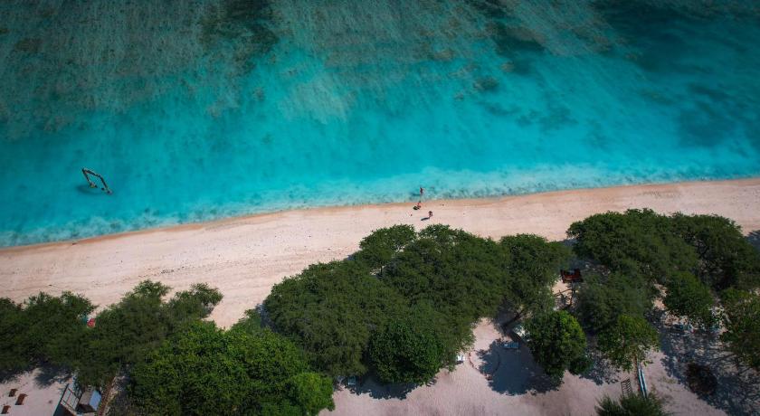 Gili Teak Beach Front Resort photo