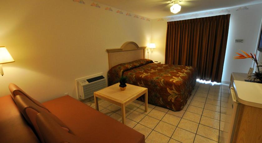 Riviera Resort & Suites photo