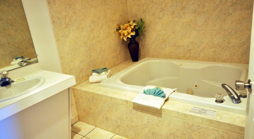 Riviera Resort & Suites photo
