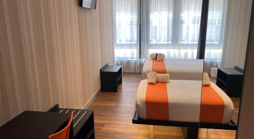 easyHotel Lisbon - 14