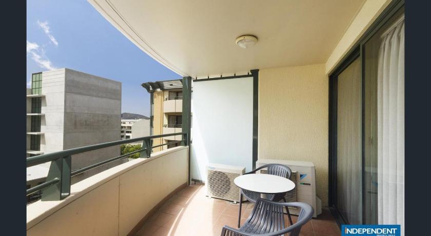 2 Bed 2 Bath Apartment in Braddon, Canberra - Pool, Gym and Free Parking photo