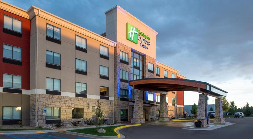 Holiday Inn Express Hotel & Suites Bismarck photo