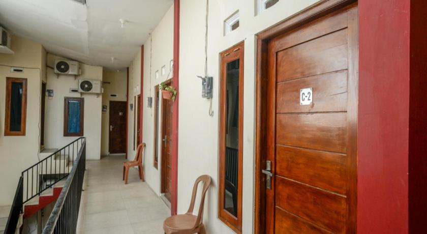 OYO 895 Mahameru Residence photo