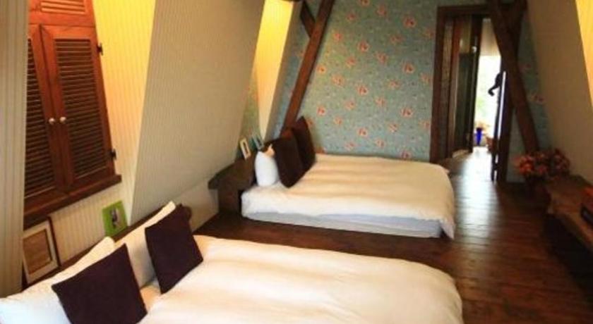 Image of Quadruple Room with Balcony 4