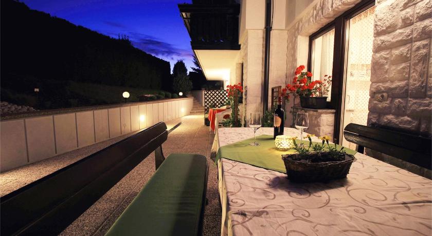 Garden Apartments Jansa photo