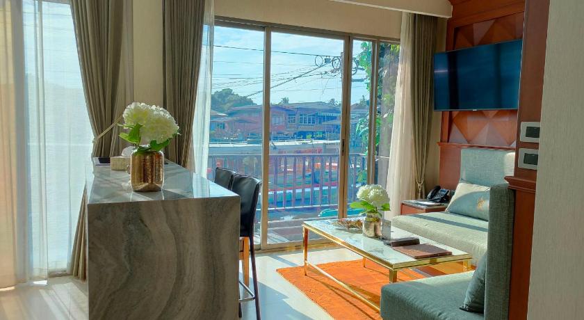 Image of King Whirlpool Villa 15