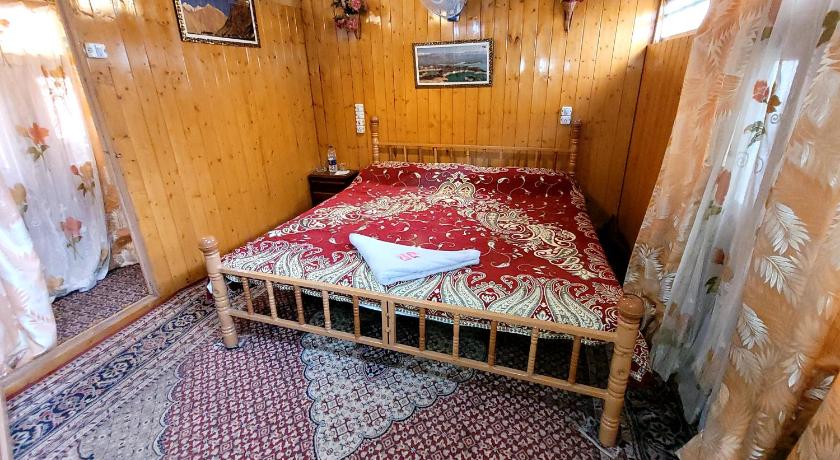 Tashkand Houseboat photo