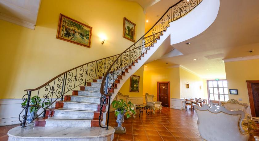 Image of Standard Room with King Bed 3