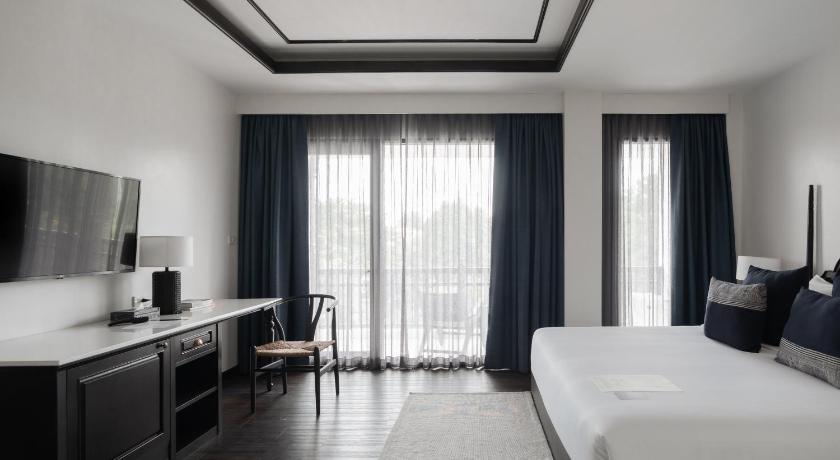 Image of Deluxe King Bed Room 0