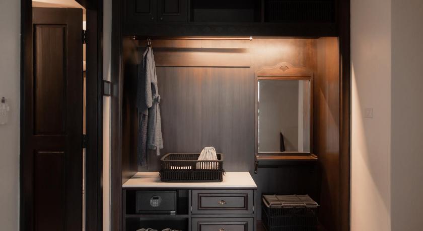 Image of Deluxe King Bed Room 1