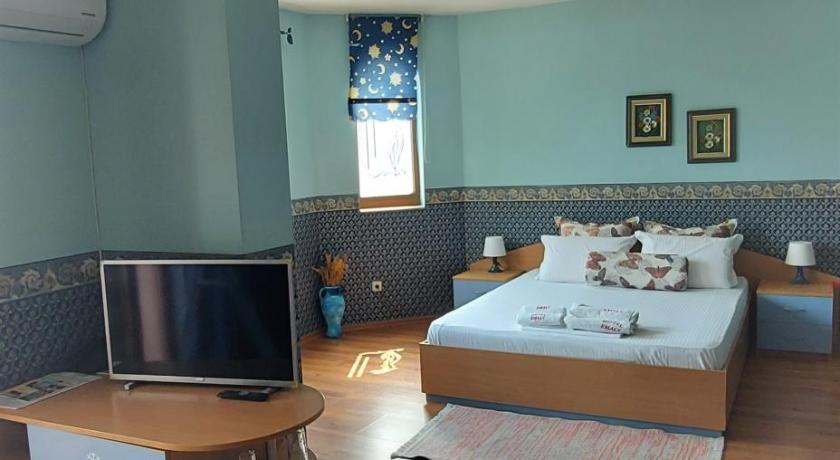 Family Hotel Emaly 1 photo