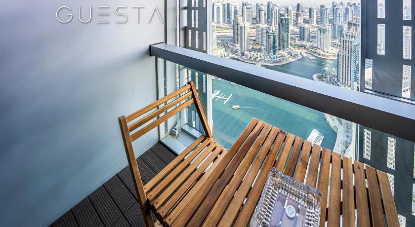 Cayan Tower, Dubai Marina photo