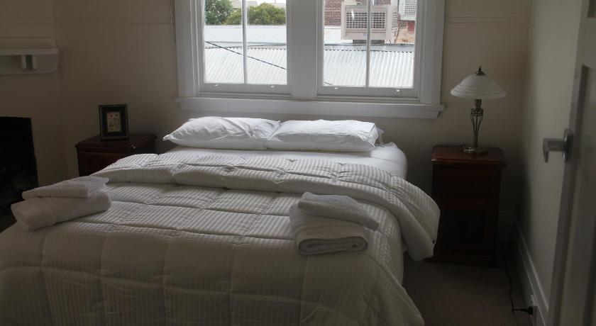 a bedroom with a bed and a window, Mentor Chambers Apartment Bed & Breakfast in West Wyalong