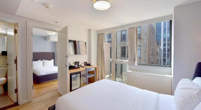 Hotel 32 32