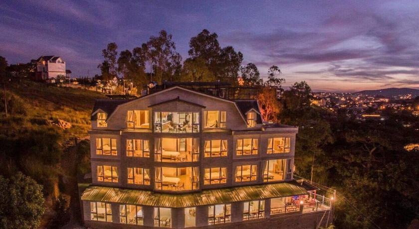 a large building with a clock on top of it, Starview Villa Dalat in Dalat