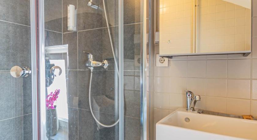 Hotel Le Petit Poete photo
