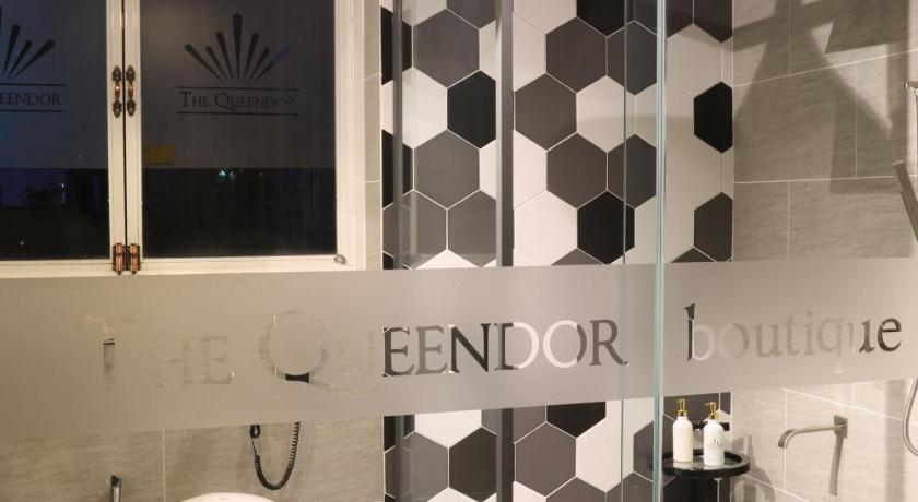 胡志明市 THE QUEENDOR BOUTIQUE HOTEL  4星级 酒店 泳池