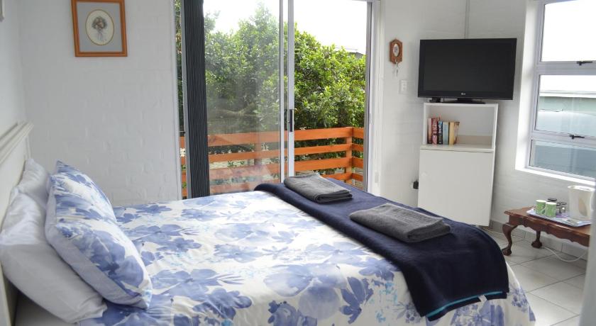 24 on Karee — Hotel in Stilbaai