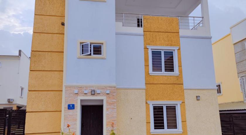 Highly Secured 24 Hours Electricity Apartment — Hotel in Abuja